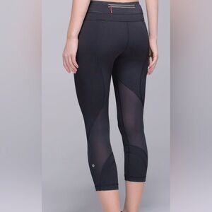 Lululemon Run: Inspire Crop II *Block-It Pocket - size 6 - Black